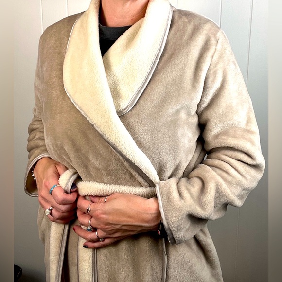 Koolaburra by Ugg wrap robe with collar & pockets, size small, super soft! - Picture 9 of 9